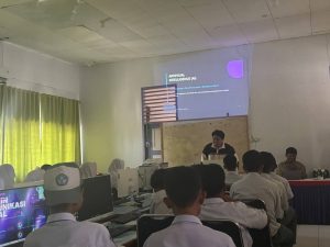 Foto pemaparan materi oleh Mohd Resa Putra B Usman, S.Kom., M.Kom.