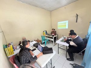 Dekan FILKOM UMU Buton, Muhammad Fuad, S.Kom., M.Kom. memimpin rapat kesiapan semester bersama Kaprodi STI, Anisa Agustina, S.Kom.,M.Kom dan jajaran dosen pengampu di lingkup Prodi Sistem dan Teknologi Informasi.